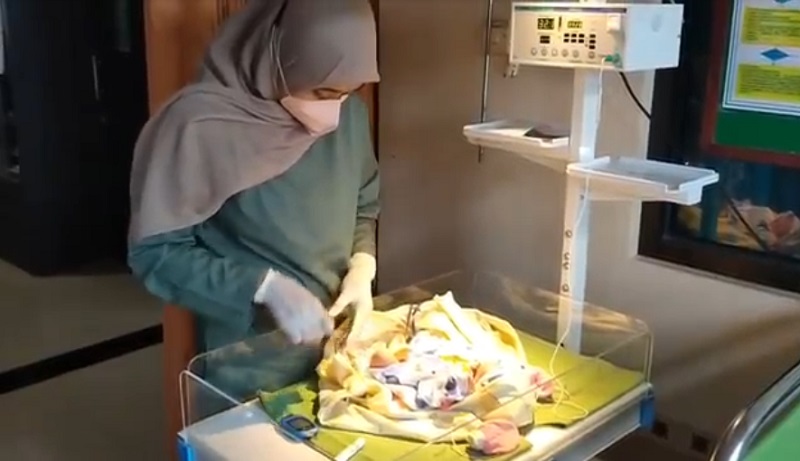 Bayi Perempuan dalam Tas Ransel Gegerkan Warga Kota Blitar 