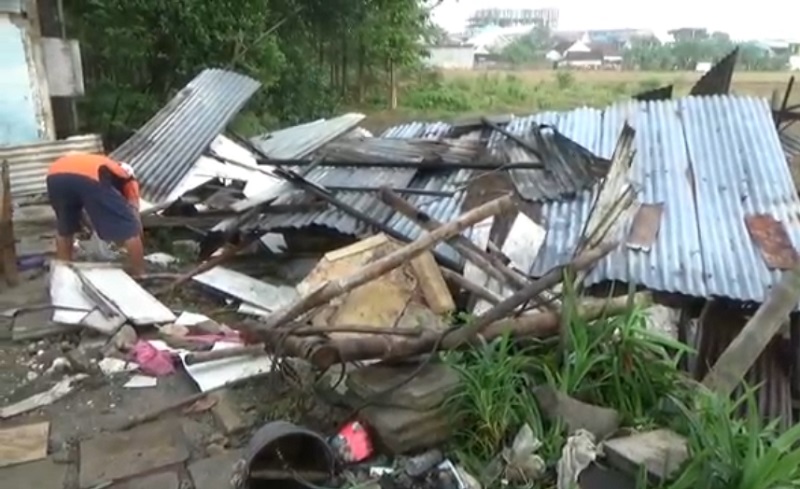 Rumah di Bojonegoro Ambruk Diterjang Hujan dan Angin Kencang, 12 Rusak 