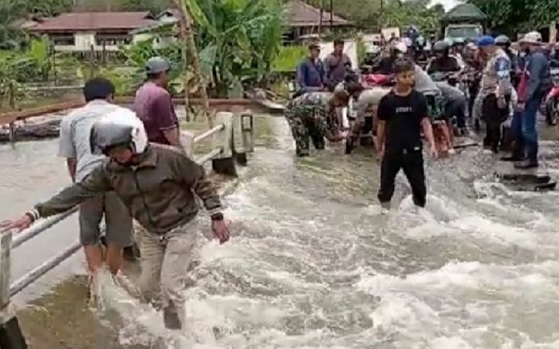 Sungai Kapuas Meluap, Warga Kapuas Hulu Diminta Bersiap Hadapi Banjir