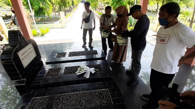 Teladani Perjuangan Slamet Riyadi, Ketua PKR Ziarah ke TMP Kusuma Bhakti