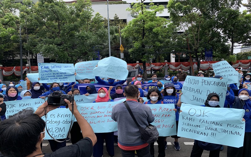 Ratusan Nasabah Korban Gagal Bayar AJB Bumiputera 1912 Gelar Aksi Damai di Depan Kantor OJK