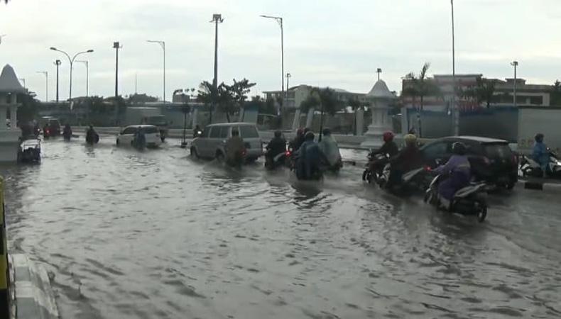 Hujan Sejam, Sejumlah Jalan di Kota Semarang Terendam Banjir