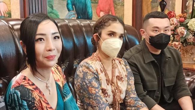 Ussy Sulistiawaty Nikahkan Warganet Gratis, Habiskan Biaya Miliaran Rupiah    