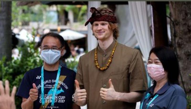Terungkap, Ini Alasan Anders Antonsen Pakai Baju Tradisional Bali di Welcoming Party