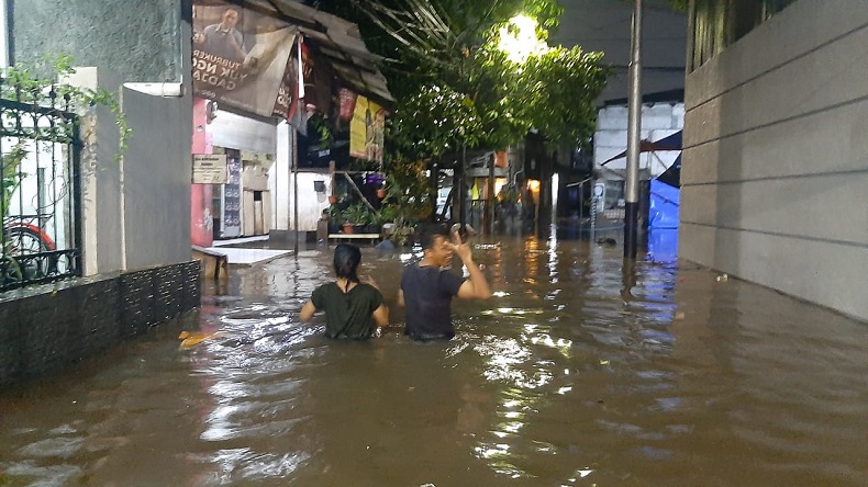 Hujan Deras, Bangka Jaksel Terendam Banjir Sepaha Orang Dewasa