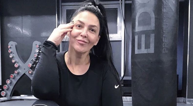 Influencer Seksi Ini Meninggal Setelah Operasi Payudara, Sempat Bikin Pesan Mengejutkan