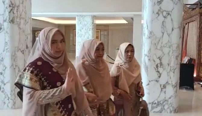 Menuju Akad Nikah Ria Ricis dan Teuku Ryan, Pihak Keluarga Mulai Berdatangan