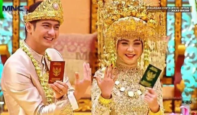 Selamat! Ria Ricis dan Teuku Ryan Sah Jadi Suami Istri