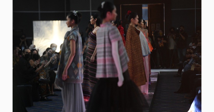Inspirasi Mengolah Kain Nusantara Menjadi Future Fashion