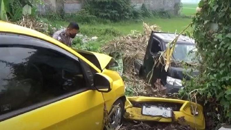 Kecelakaan Pikap dan Mobil Tabrakan di Jalan Nganjuk-Jombang, 4 Orang Luka-Luka