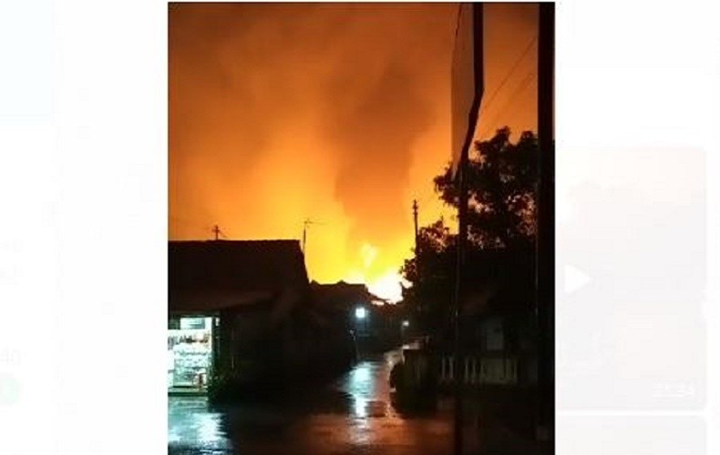 Tangki Kilang Minyak Cilacap Terbakar, Warga di 3 RW Mengungsi