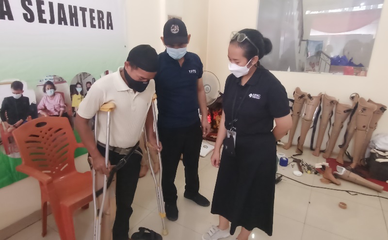 MNC Peduli dan YEMI Serahkan Bantuan Kaki Palsu untuk Tunadaksa