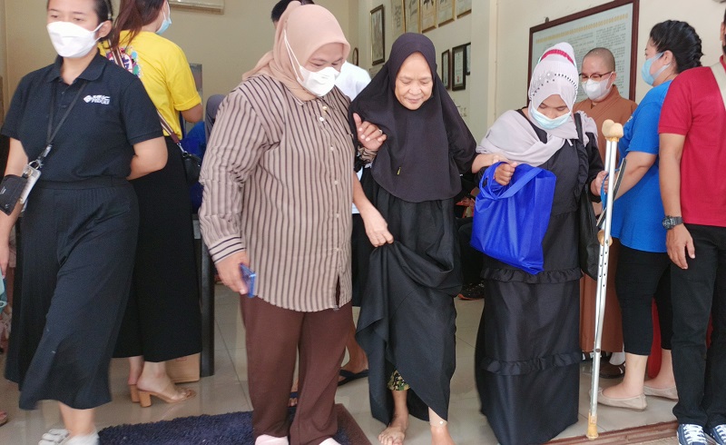 Terima Bantuan dari MNC Peduli dan YEMI, Erum Ceritakan Kisah Kakinya Diamputasi Kena Cairan Limbah Pabrik