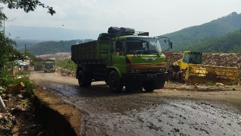 Sempat Terkendala Jalan Licin, Pembuangan Sampah ke TPA Sarimukti KBB Mulai Normal 