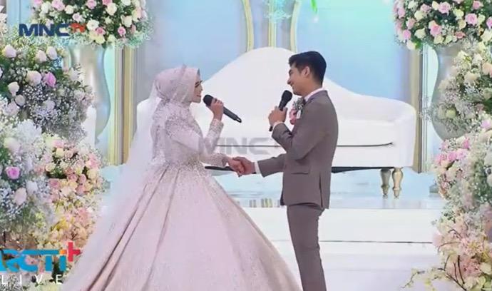 Di Resepsi Pernikahan, Ria Ricis dan Teuku Ryan Nyanyikan Lagu Janji Setia