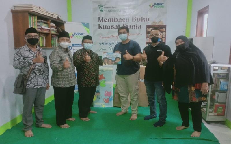 Dapat Bantuan dari MNC Peduli, Ini Kata Lurah Cigugur dan Pendiri Rumah Baca