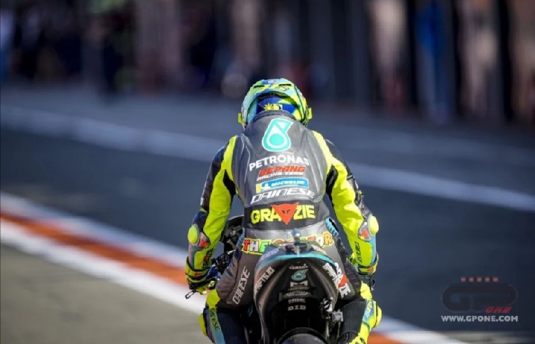 Last Dance! Valentino Rossi Pakai Baju Balap Istimewa di Hari Terakhir Berlaga di MotoGP