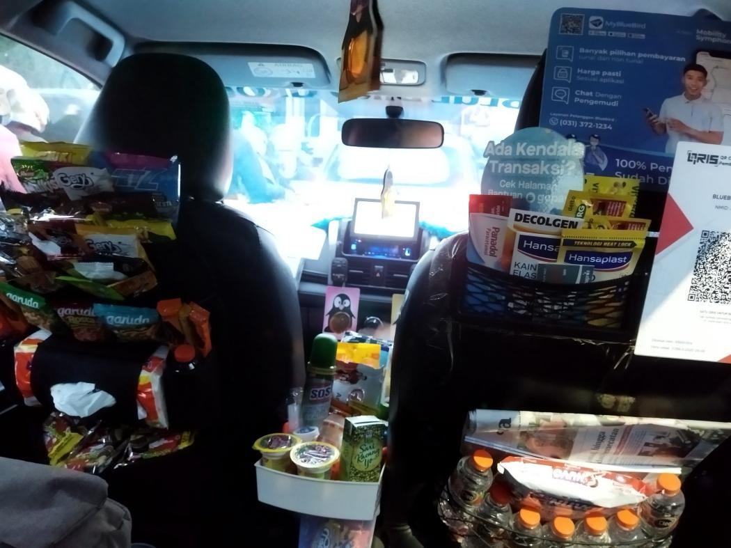 Viral Sopir Taksi Online Sediakan Obat hingga Jajanan Gratis, Netizen: Auto Kasih Tip