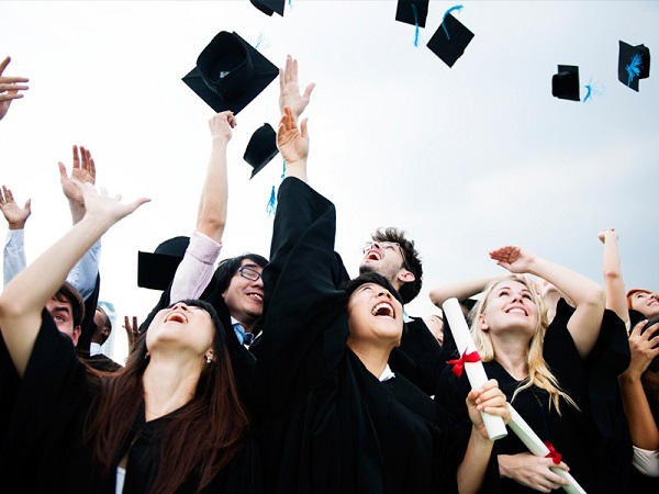 Fresh Graduate Wajib Baca, Ini 3 Kebiasaan yang Bikin Kantong Jebol, MotionBanking Tawarkan Extra Income 