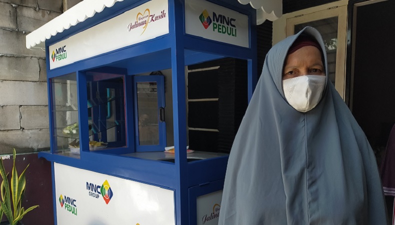 MNC Peduli Serahkan Bantuan Gerobak Usaha untuk Ibu Ria di Bogor