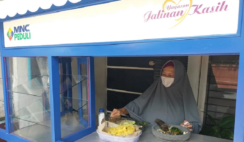 Berawal dari Televisi, Ibu Ria di Bogor Dapat Bantuan Gerobak Usaha Gratis MNC Peduli