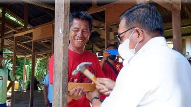 Wali Kota Bitung Serahkan Bantuan Rumah Diakonia di Lembeh Utara