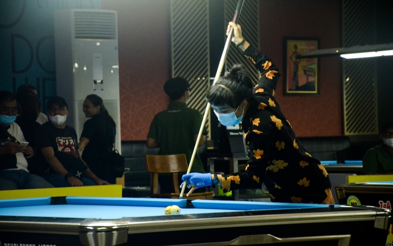 Peraih Emas PON Papua Silviana Lu Lolos Babak Kualifikasi Turnamen Biliar 9 Ball Putri