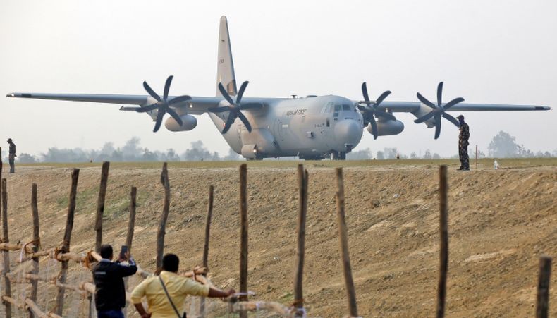 Pesawat Hercules Dinaiki PM India Narendra Modi Mendarat di Jalan Tol, Ada Apa?