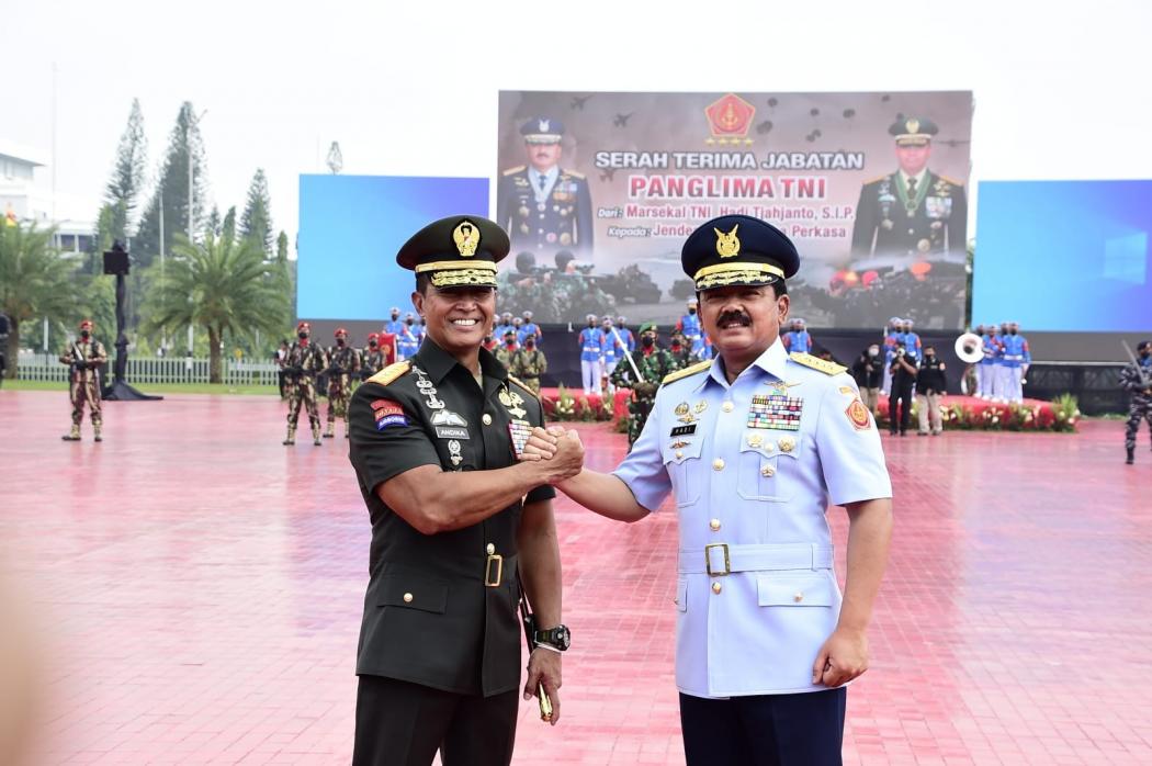 Marsekal Hadi Tjahjanto Resmi Serah Terima Jabatan Panglima TNI ke Jenderal Andika