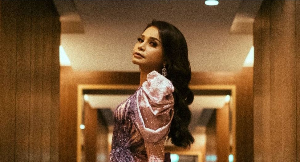 Chord Gitar dan Lirik Lagu Terlalu Cinta dari Rossa, Tak Bisa Memiliki Kekasih yang Dicintainya