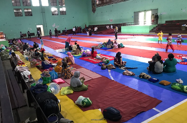 Gubernur Kalteng Jadikan GOR Futsal Tempat Penampungan Warga Terdampak Banjir
