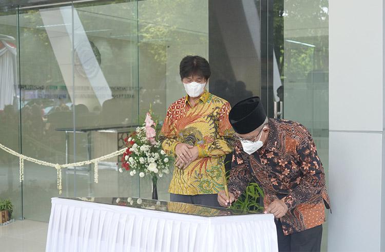 Resmikan Gedung Pusat Penelitian dan Inovasi, Haedar Nashir: Ini Kado UMY untuk Muhammadiyah