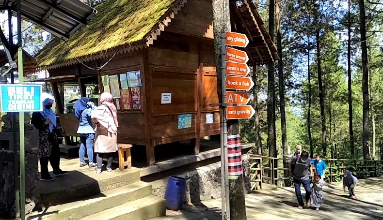 Belasan Pohon Tumbang di Lembang KBB, Perhutani Buka Tutup Objek Wisata
