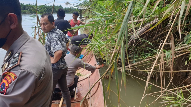 Warga Pasaman Barat Geger, Mayat Pria Tanpa Identitas Ditemukan Telungkup di Sungai