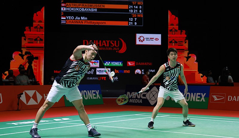 Detik-detik Marcus Gideon Jungkir Balik saat Kembalikan Pukulan Takuro Hoki