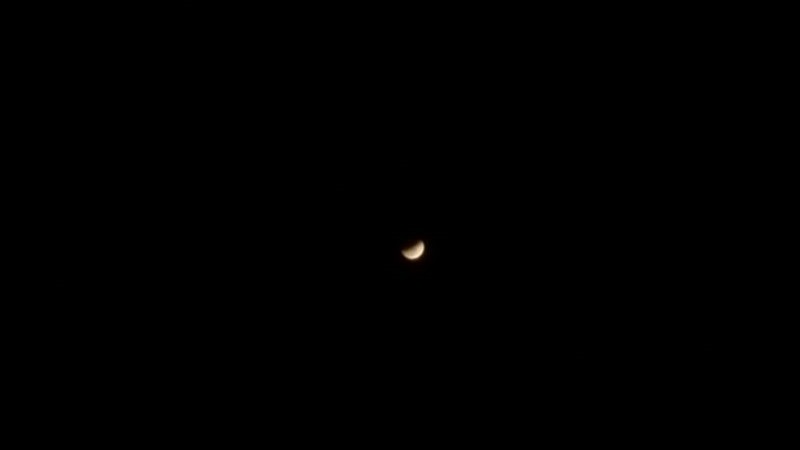 Puncak Gerhana Bulan Sebagian Terlihat Jelas di Manokwari