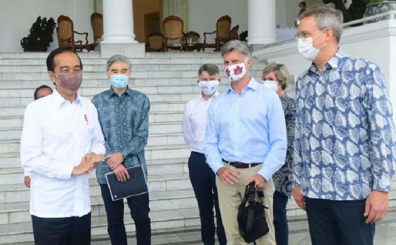 Tinjau Persemaian Rumpin di Bogor, Jokowi Ajak Dubes Negara Sahabat