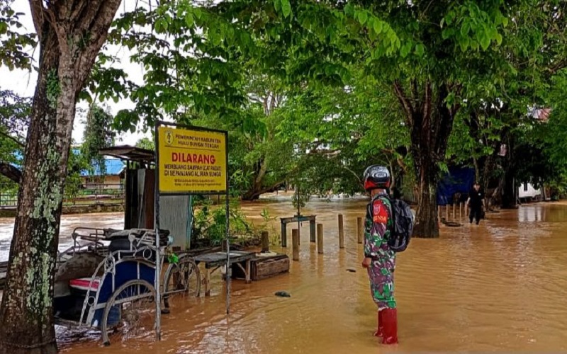 Warga Bantaran Sungai Kota Barabai Kembali Siaga, Air Tiba-Tiba Naik