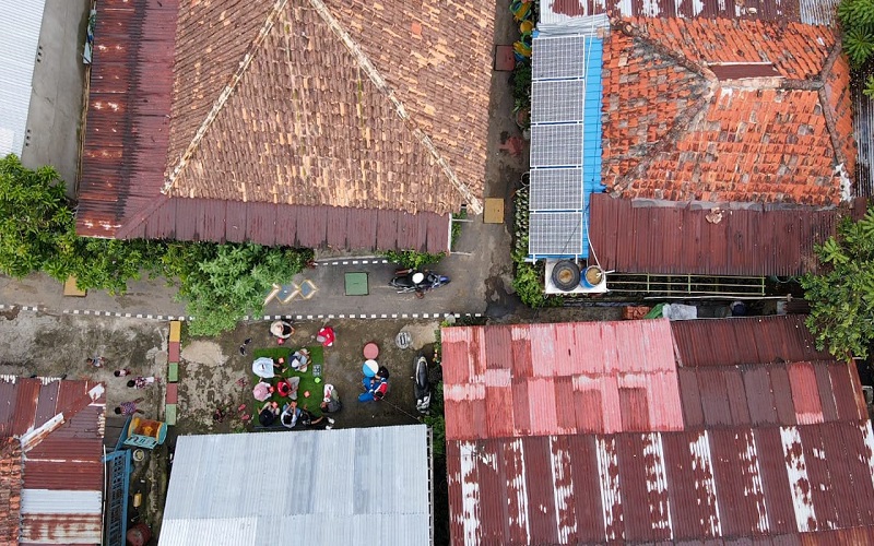 Optimalisasi Go Green, KPI Plaku Pasang Solar Cell di Perkantoran dan Permukiman Warga