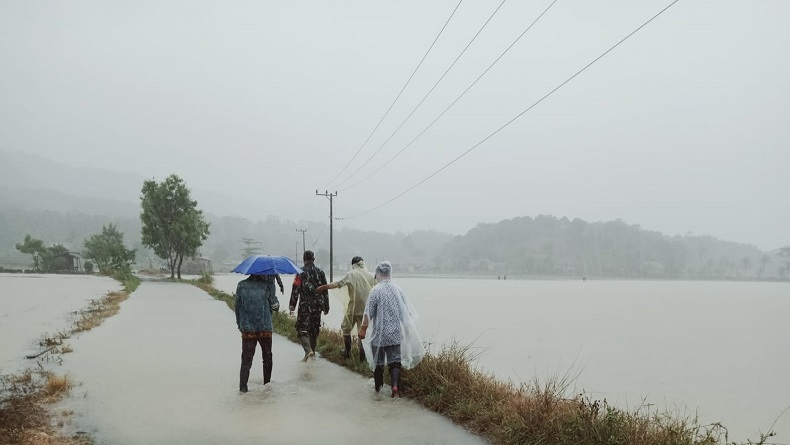 Banjir 1 Meter Rendam Jalan Geopark Ciletuh di Ciemas Sukabumi, Lalu Lintas Lumpuh