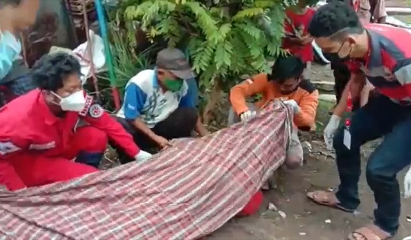 Kejang-Kejang, Pengendara Motor asal Mojokerto Tewas di Pinggir Jalan
