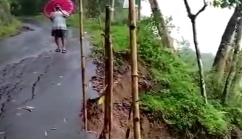 Jalan Kabupaten Longsor, Akses ke Road Upper Cisokan KBB Terputus