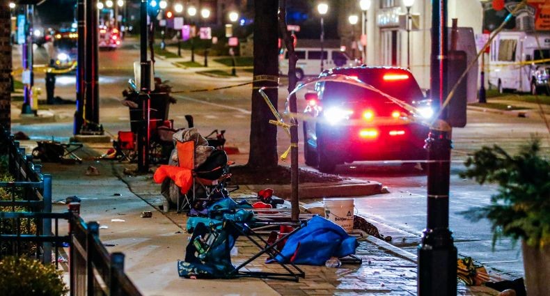 Mobil Seruduk Peserta Parade Natal di AS, Korban Tewas Jadi 5 Orang 40 Lainnya Luka