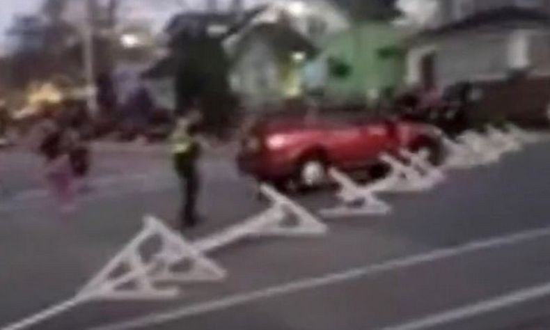 Mobil Ngebut Seruduk Parade Natal di AS, Setidaknya 1 Orang Tewas 20 Luka