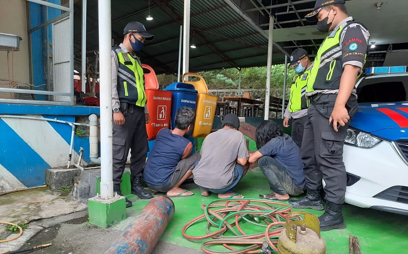 Hendak Curi Besi Proyek Kereta Api Cepat di Tol Cibatu, 3 Orang Diamankan