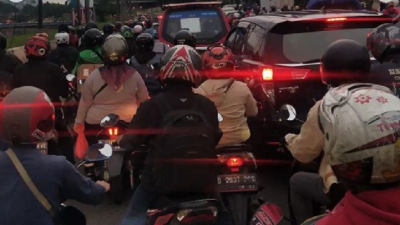 Viral Jalan Raya Daan Mogot Macet Parah, Kasudinhub: Ada Lubang dan Pengecoran Jalan