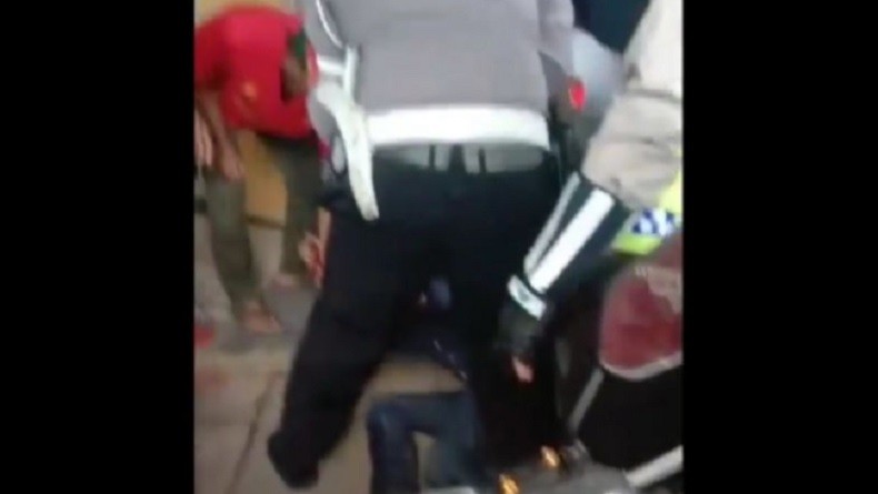 Dikejar Warga, Maling Motor di Cakung Naik ke Genting