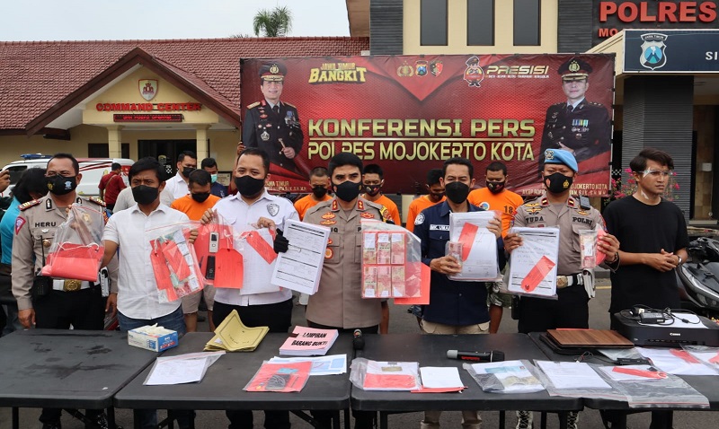 Polresta Mojokerto Tangkap 7 Sindikat Penggelapan Motor Dealer Senilai Rp1 Miliar