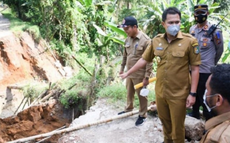 Jembatan di Dolok Merawan Serdang Bedagai Rusak Diterjang Banjir