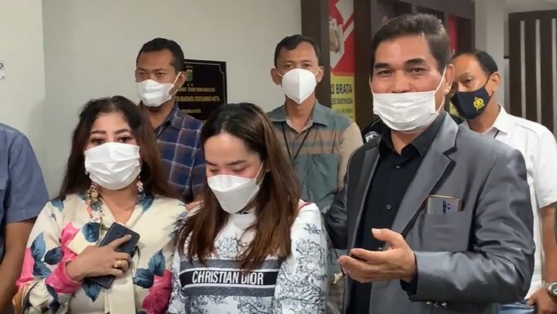 Pemicu Cekcok di Bandara, Anggiat Pasaribu Sempat Langkahi Koper Ibu Arteria Dahlan